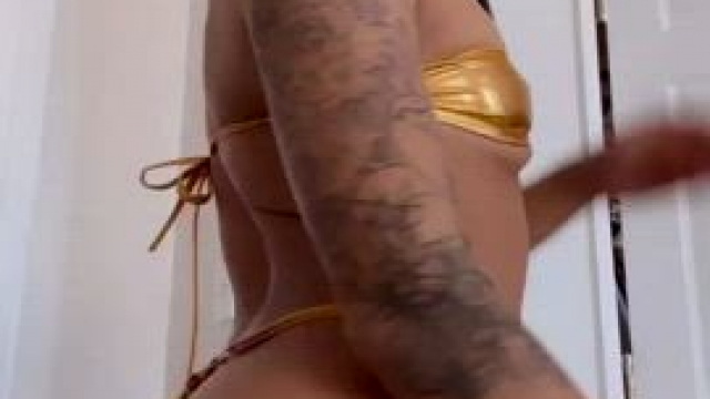 Can I be your golden goddess? ?