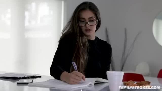 Sofie Reyez ? Stepsister Easing An Erection