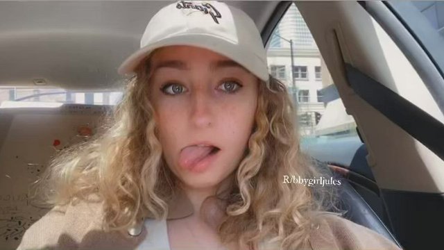 Busy streets were meant for flashing [GIF]