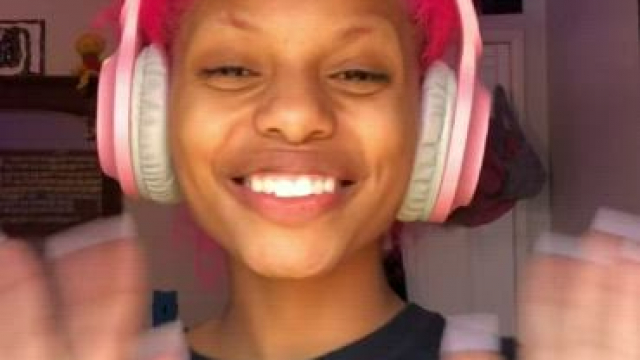 do i look like a 2001 girl ?