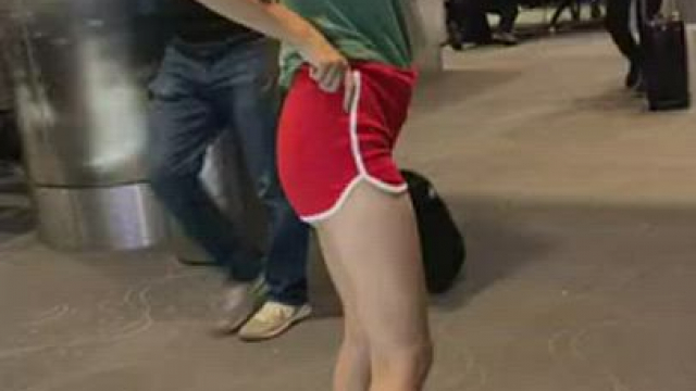 Flashing her buttplug at the airport