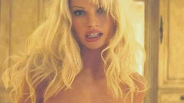 Lily James - Pam & Tommy