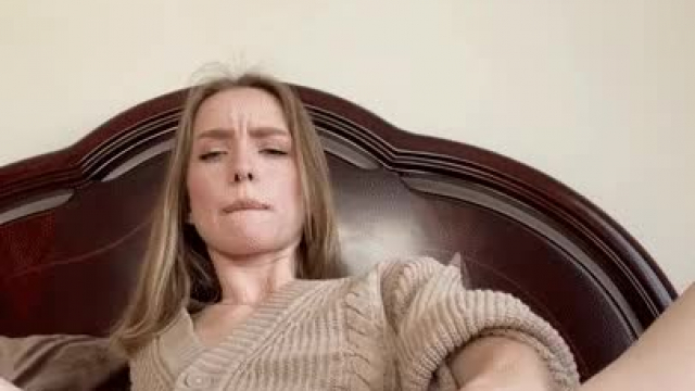 My tight vagina makes me moan so loud, when something is inside me