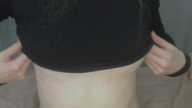 I want to meet someone who likes my small tits