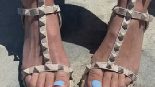 Sucking black cock between classes in a park and sending my bf the videos [oc][2