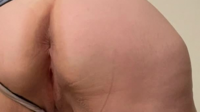 If you like big girls, which hole would you choose?