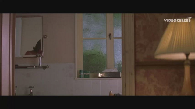 Irene Jacob nude - Incognito (1997)