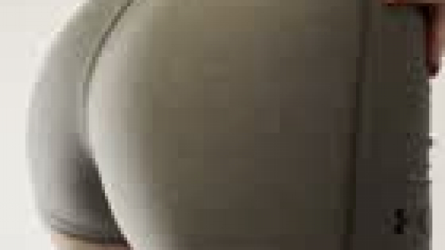 What pants do you like more - the grey one or the green one?