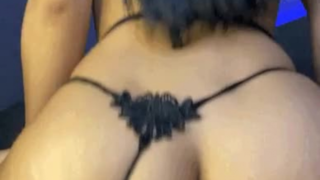 be honest do men stare at our buttholes when we ride?