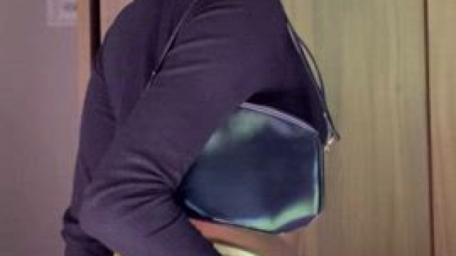 Did I make you stop scrolling? [f]