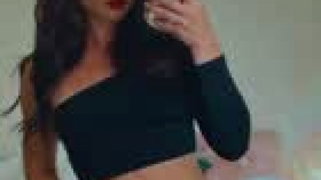 Imagine her squeezing ur dick between these thighs and groins muscles....