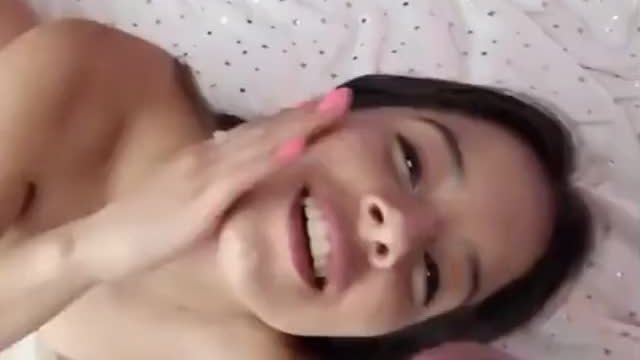 pretty girls stay still