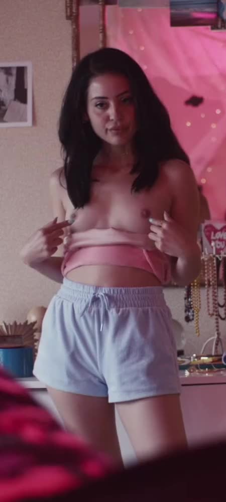 Alexa Demie in Euphoria (TV Series 2019- ) S01E01 - Porn Gif