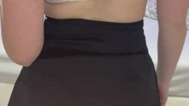 My dad just bought me this skirt, how does it fit?