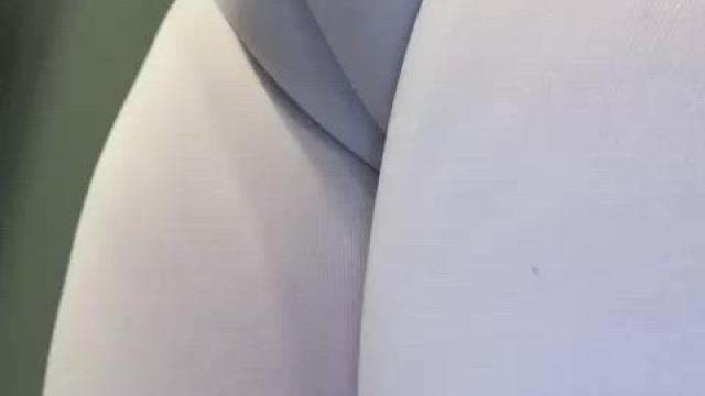 Look, mommy's wearing your favorite leggings!