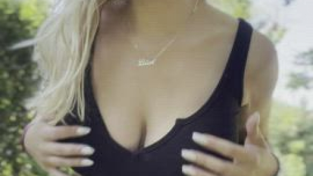 I love the feeling to let my titties bounce