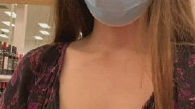 Wanna go shopping for Christmas?