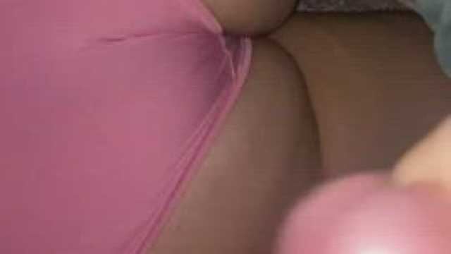Gave her ass a nice big thick cumshot