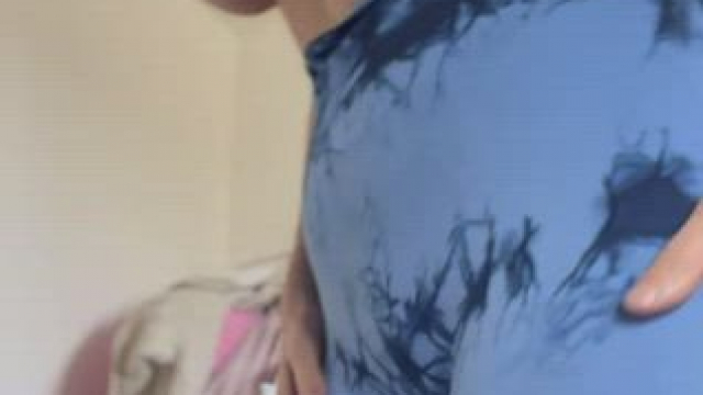 Some little butt bounces in my yoga pants