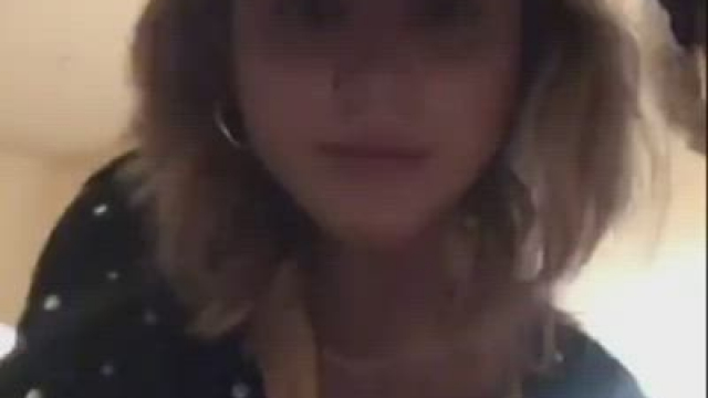 what did she expect wearing no bra (LIVE)