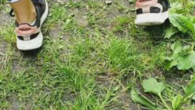 Do you like that big, juicy butt in yoga pants?