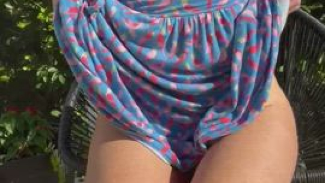 Mom of two Still too hot for clothes so let’s get naked :)