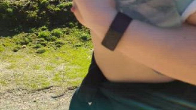 Getting some vitamin D on a busy trail [F]