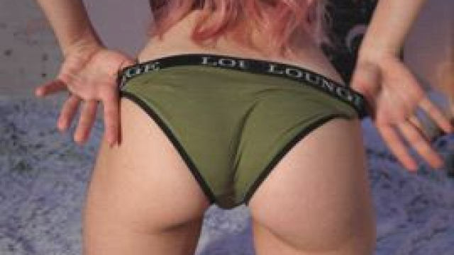 I rarely show off my ass here so there you go :)