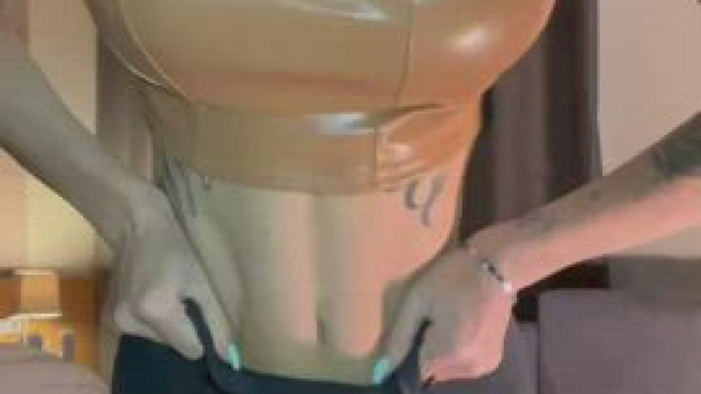 Just my tight tummy [gif]