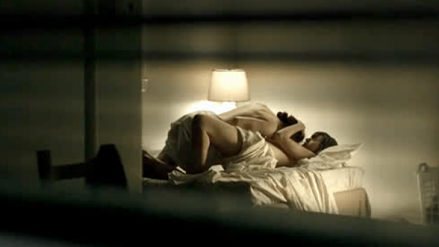 Rachel Brosnahan (Mrs. Maisel) showing her plots while having lesbian sex in Hou