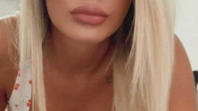 I'm all curves, wanna ride?