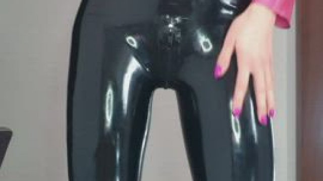 Who doesn't love the latex sound!?