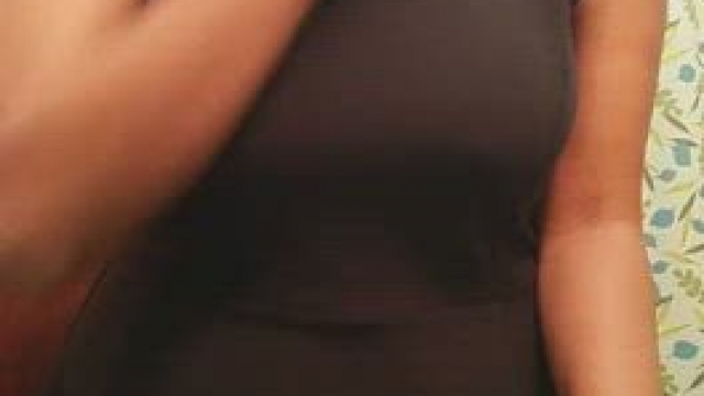 Desi babe flaunting her figure in selfies