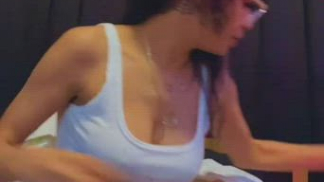shes flashing again live pt2
