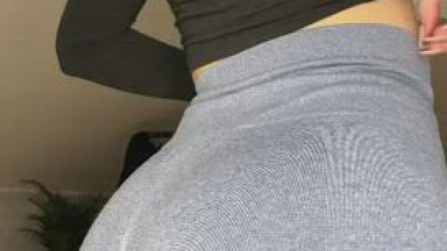 My juicy ass would look better sitting on your face [f]