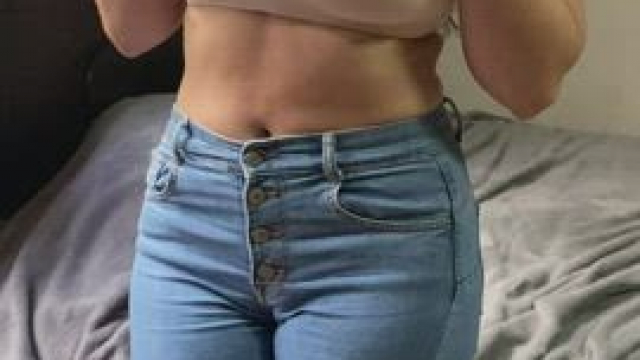 Snding a nudes to every guy that upvts (instantly) sc: tiptiy19