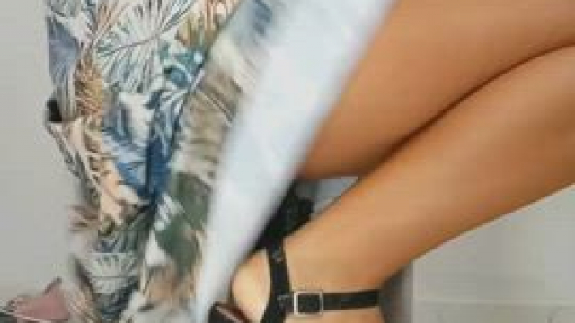 I have nowhere to sit, can I borrow your face?