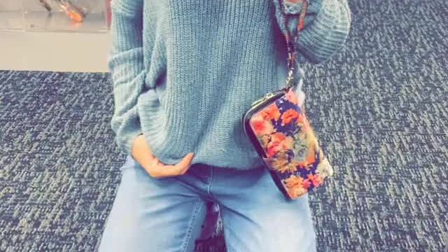 [gif] I’ve determined that the worker absolutely saw me doing this lol