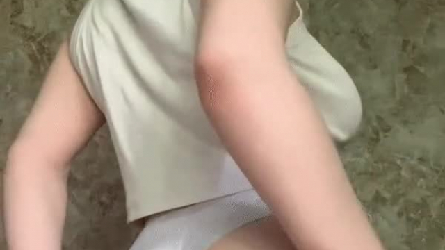 Leave your handprint bedore creampie