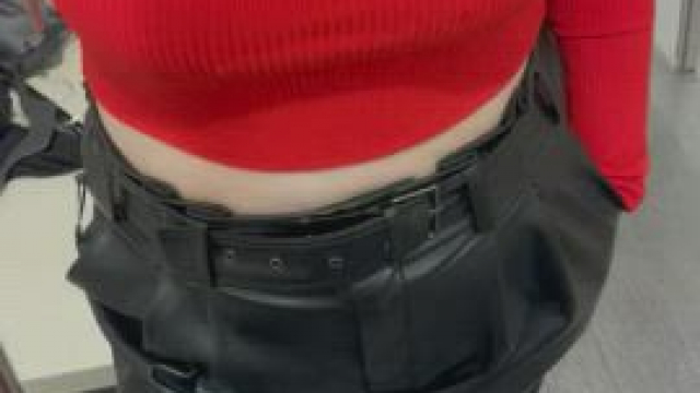 Come screw me in the changing room