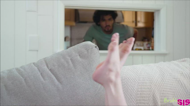 The trio jiggle of Alex Coal &amp;amp; Molly Little