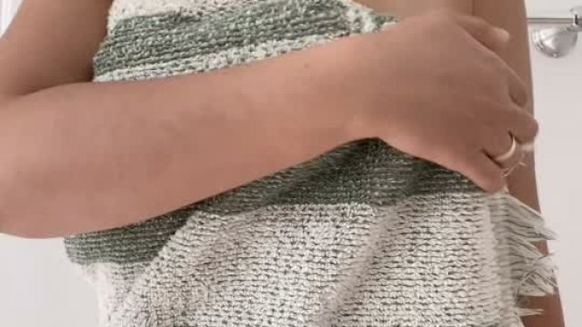 Ooops... wanted to show you my naked body anyways ;)