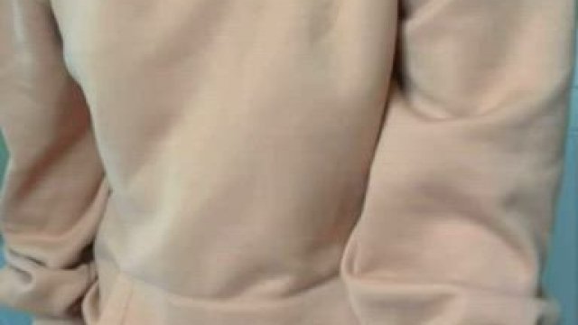 Double take in an oversized sweatshirt