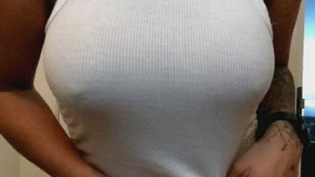 Don't Latinas look good covered in white