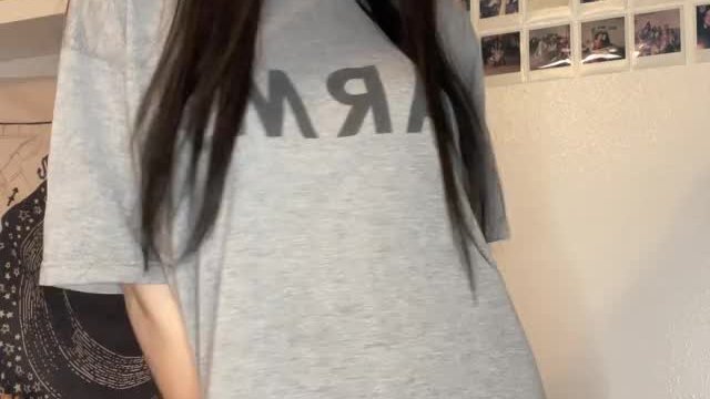 starting off 2021 with this -hopefully cute- petite drop! [OC]