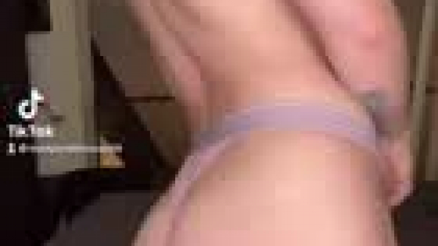 Shake that booty, baby!