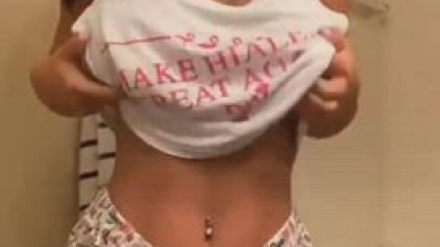 Helping her boyfriend during quarantine