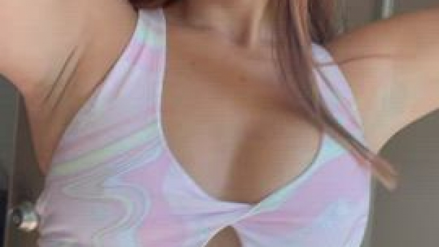 I love when my leggings show off my camel toe ;)