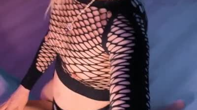 I love taking selfie while I peg you ????