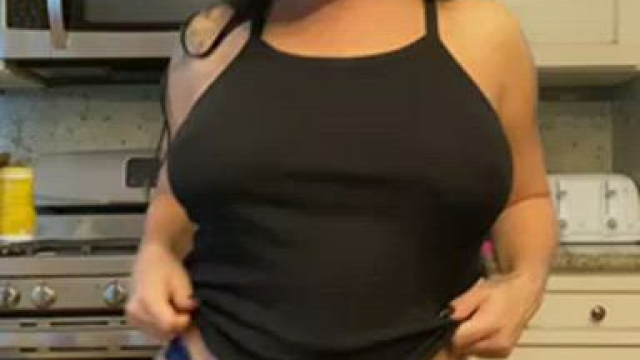 Almost 50 mom tits… still worthy of a drop !!!!!